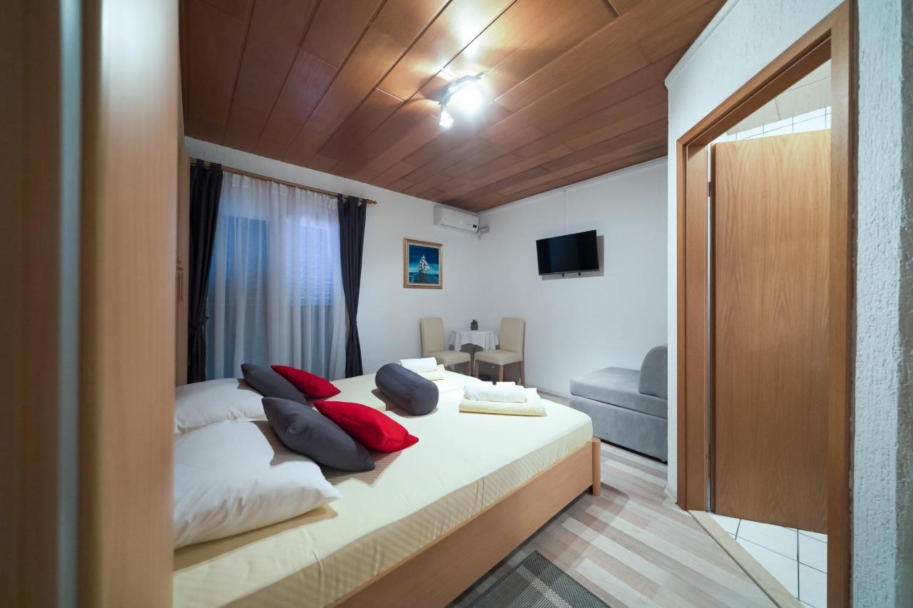 Lanterna Rooms Turanj Exterior foto